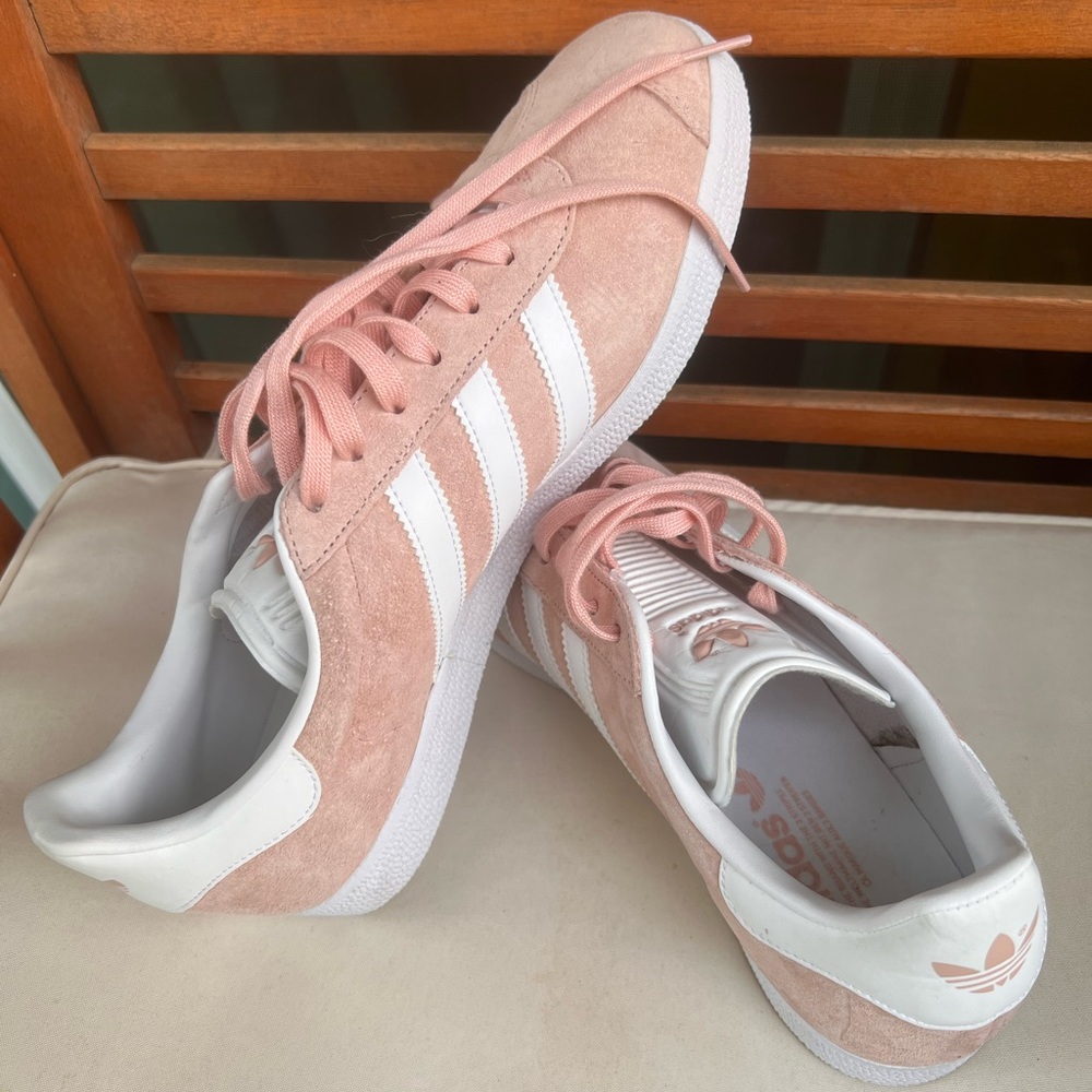 Pink/peachy gazelle Adidas